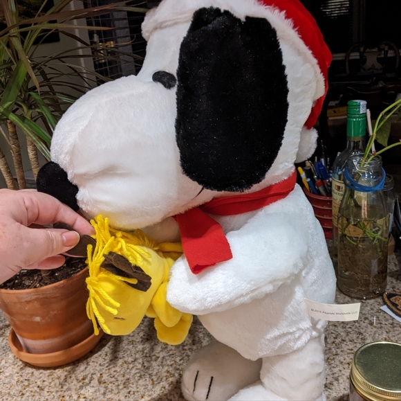 Peanuts: Freestanding Snoopy holding Woodstock! Great Xmas 🎁 - Picture 3 of 6